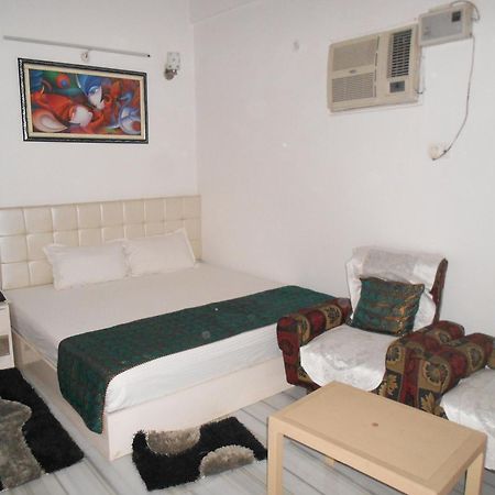 Ds Residency Varanasi-Prime Location-Parking Exterior foto