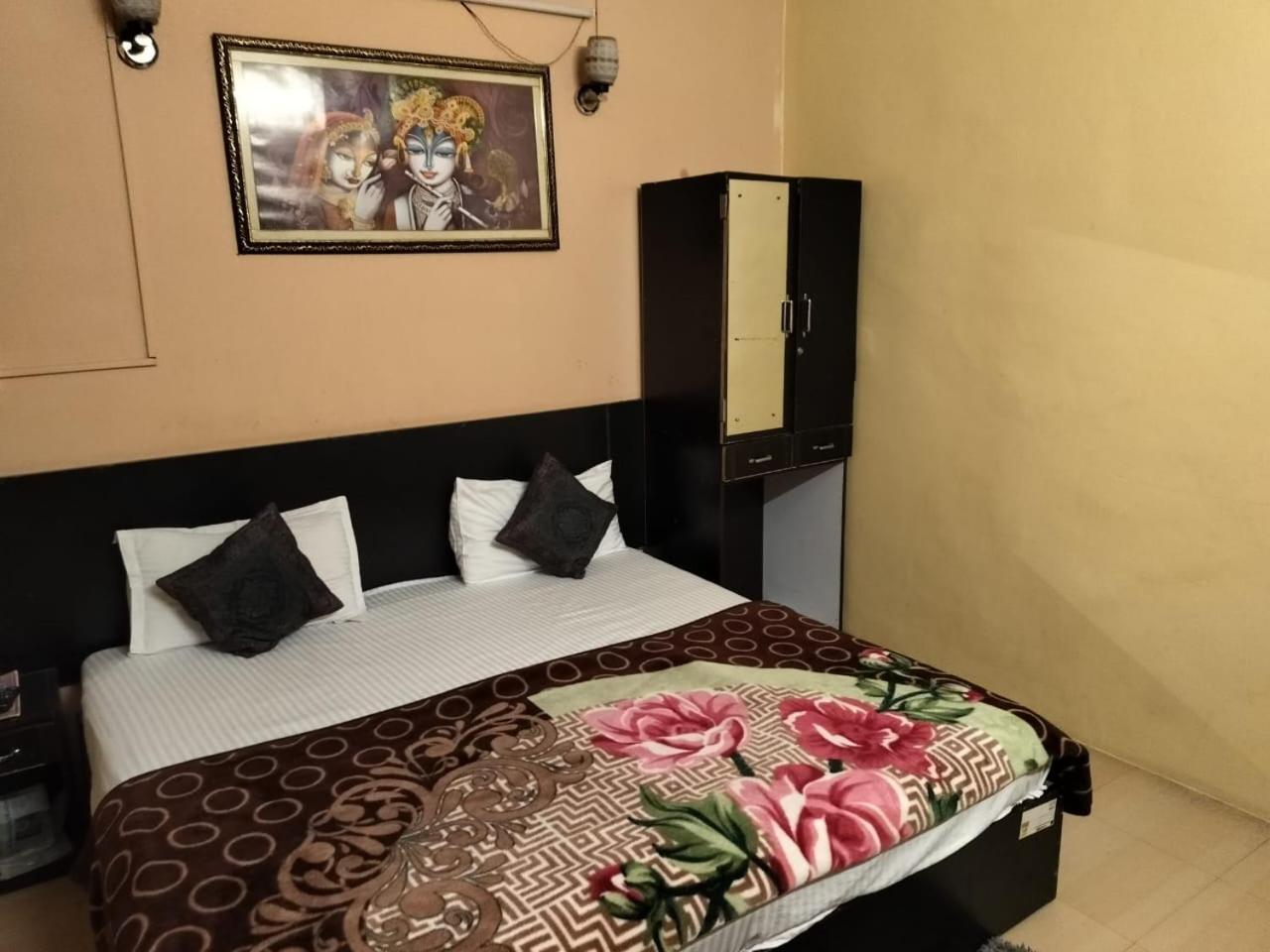 Ds Residency Varanasi-Prime Location-Parking Exterior foto