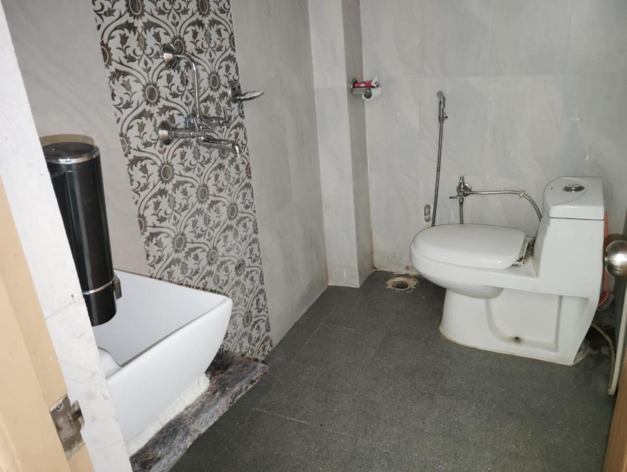Ds Residency Varanasi-Prime Location-Parking Exterior foto