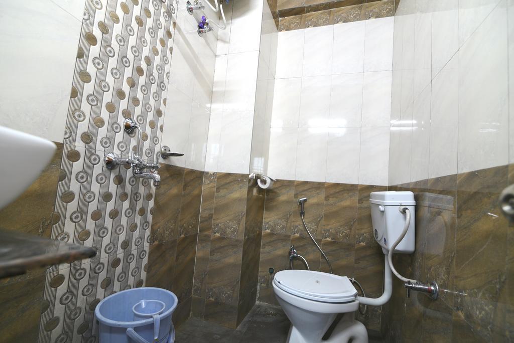 Ds Residency Varanasi-Prime Location-Parking Exterior foto